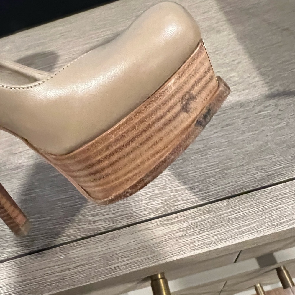 Fendi Nappa Women's Beige Leather Heels - Picture 14 of 14